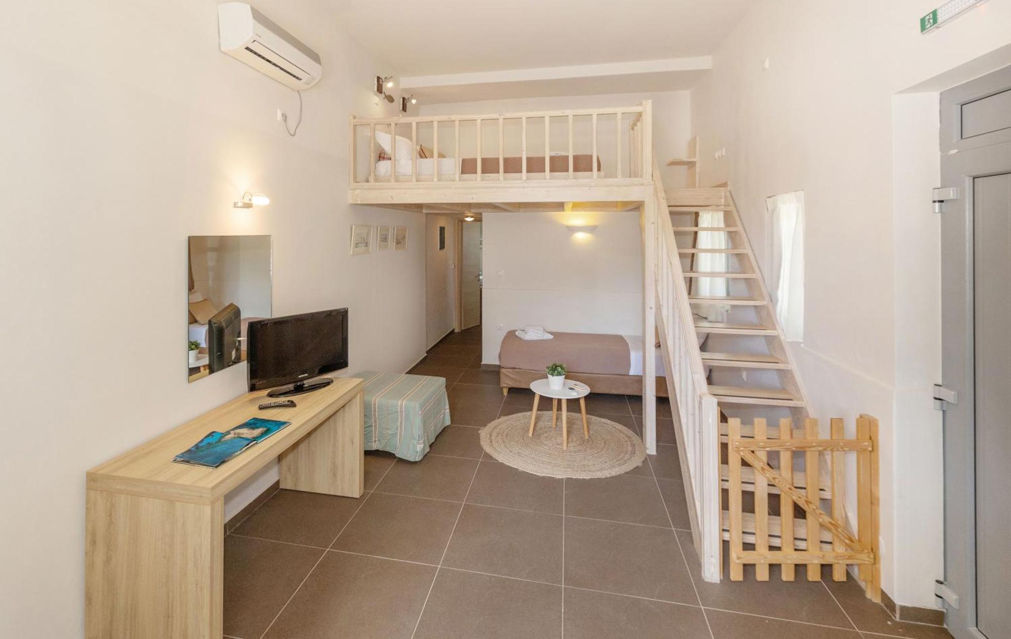 Oinoni'S Home - Aiakos Studio Souvala Bagian luar foto